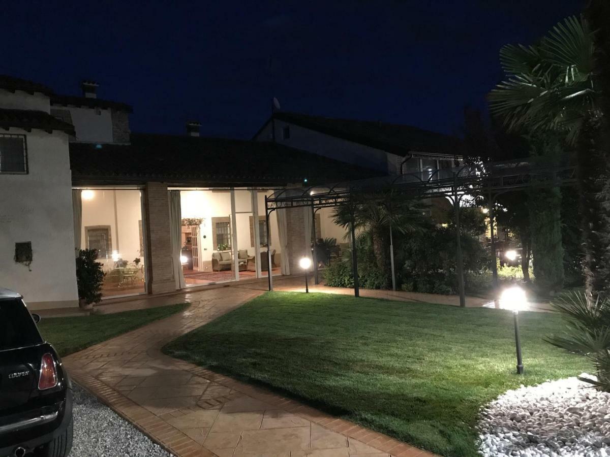 B&B Corte Delle Rose Castiglione Delle Stiviere Bagian luar foto